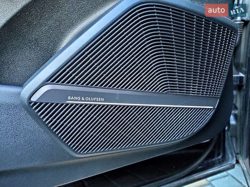 Внедорожник / Кроссовер Audi Q5 2018 в Нововолынске