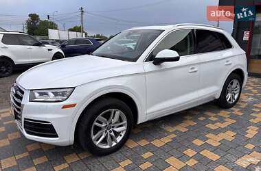 Внедорожник / Кроссовер Audi Q5 2018 в 