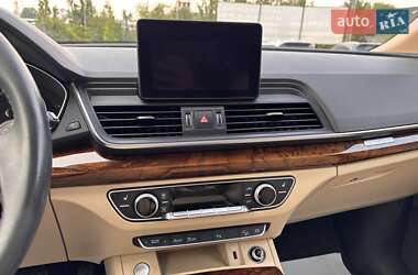 Внедорожник / Кроссовер Audi Q5 2018 в 