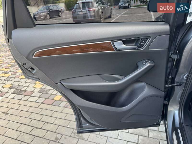 Внедорожник / Кроссовер Audi Q5 2012 в Луцке