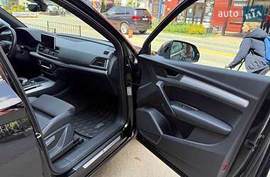 Внедорожник / Кроссовер Audi Q5 2017 в 