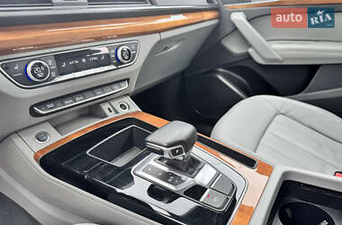 Внедорожник / Кроссовер Audi Q5 2021 в 