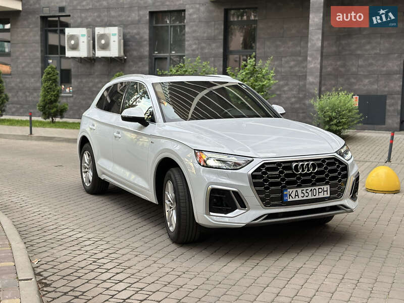 Внедорожник / Кроссовер Audi Q5 2021 в 