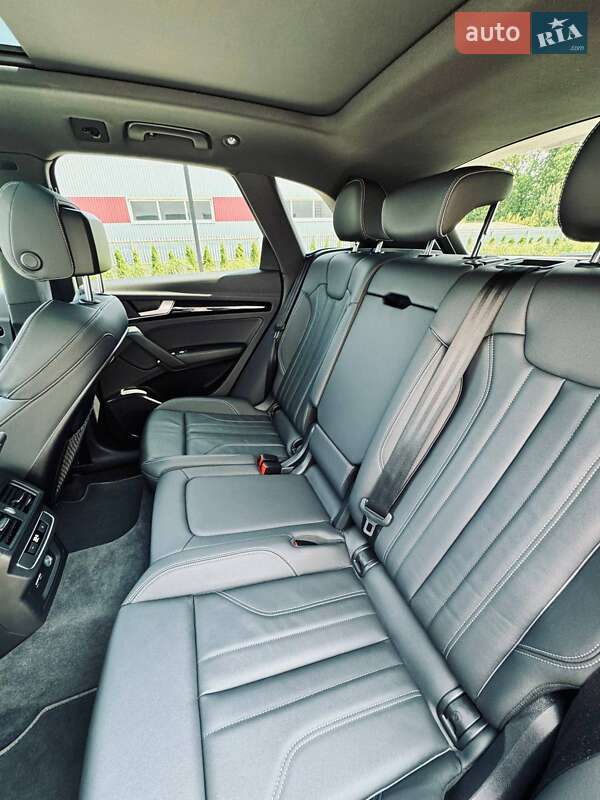 Позашляховик / Кросовер Audi Q5 2021 в Луцьку