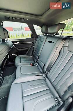 Внедорожник / Кроссовер Audi Q5 2021 в 