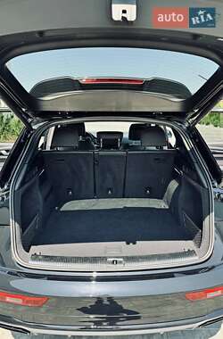 Внедорожник / Кроссовер Audi Q5 2021 в 