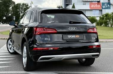 Внедорожник / Кроссовер Audi Q5 2018 в 