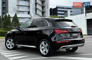 Внедорожник / Кроссовер Audi Q5 2018 в 