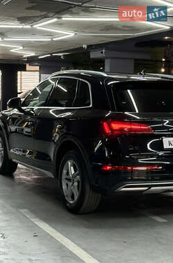 Внедорожник / Кроссовер Audi Q5 2021 в 