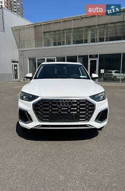 Внедорожник / Кроссовер Audi Q5 2021 в 