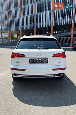 Внедорожник / Кроссовер Audi Q5 2021 в 