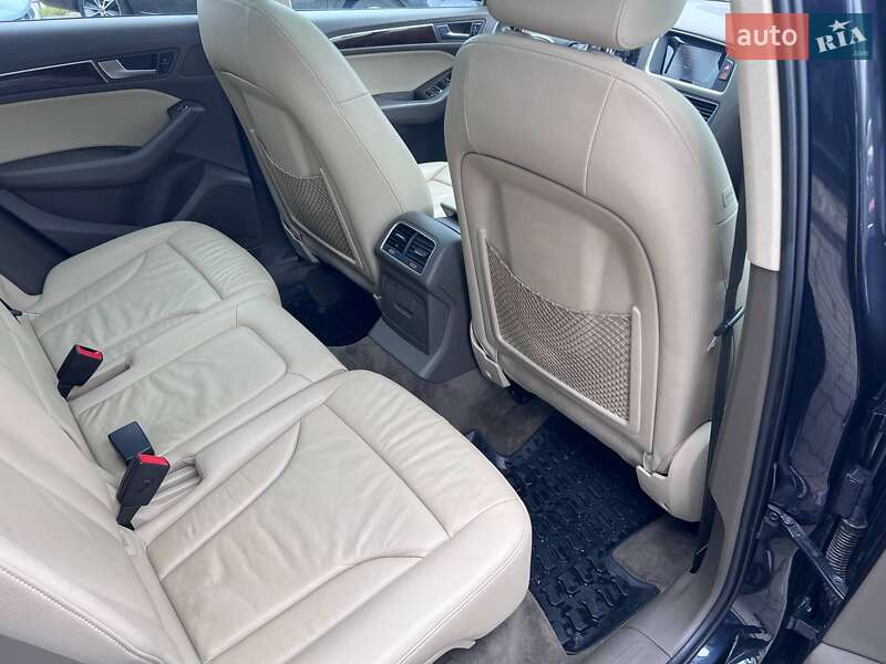 Внедорожник / Кроссовер Audi Q5 2015 в Нововолынске
