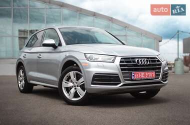 Внедорожник / Кроссовер Audi Q5 2018 в 