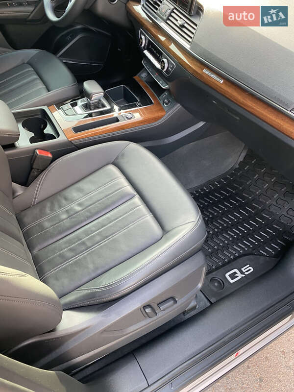 Внедорожник / Кроссовер Audi Q5 2022 в Тернополе