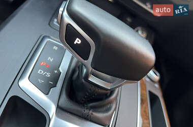 Внедорожник / Кроссовер Audi Q5 2017 в 