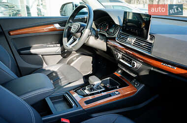 Внедорожник / Кроссовер Audi Q5 2021 в 
