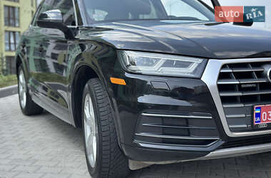 Внедорожник / Кроссовер Audi Q5 2017 в 