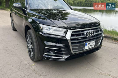 Внедорожник / Кроссовер Audi Q5 2017 в 