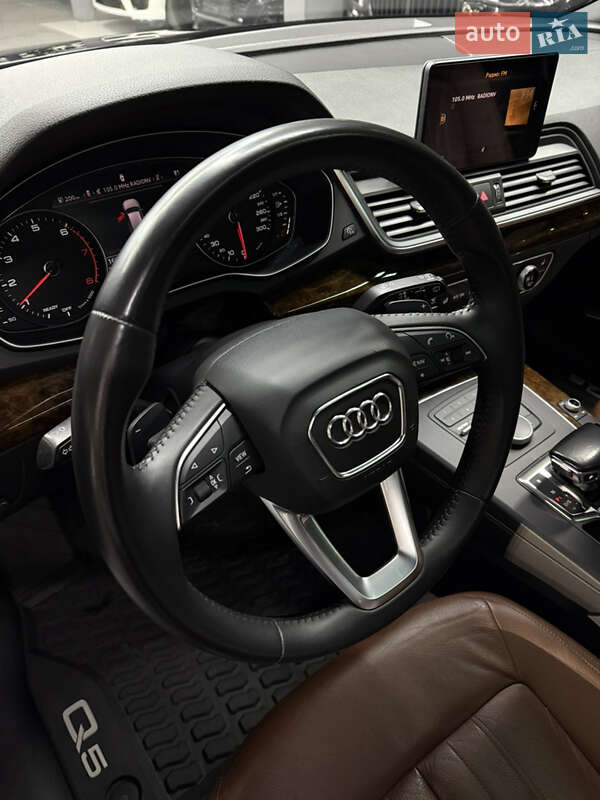 Внедорожник / Кроссовер Audi Q5 2017 в Одессе