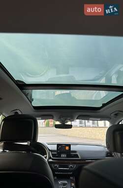 Внедорожник / Кроссовер Audi Q5 2017 в 