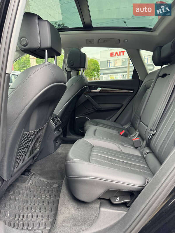 Внедорожник / Кроссовер Audi Q5 2017 в Черновцах