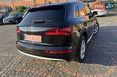 Внедорожник / Кроссовер Audi Q5 2017 в 