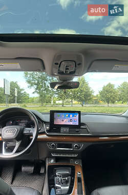 Внедорожник / Кроссовер Audi Q5 2021 в 