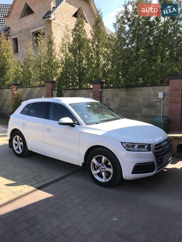 Внедорожник / Кроссовер Audi Q5 2017 в 