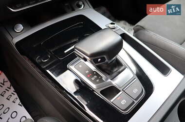 Внедорожник / Кроссовер Audi Q5 2021 в 