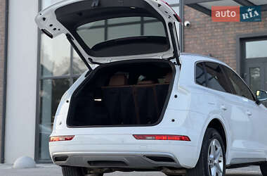 Внедорожник / Кроссовер Audi Q5 2018 в 