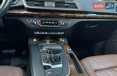 Внедорожник / Кроссовер Audi Q5 2018 в 
