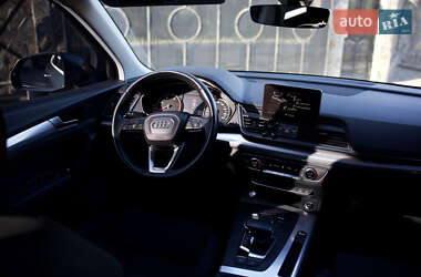 Внедорожник / Кроссовер Audi Q5 2017 в 