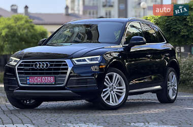 Внедорожник / Кроссовер Audi Q5 2018 в 