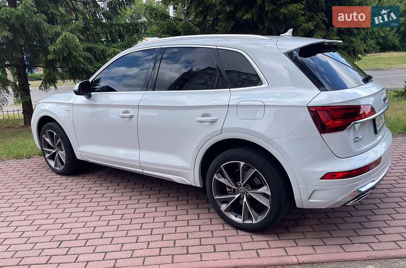 Внедорожник / Кроссовер Audi Q5 2021 в Киеве
