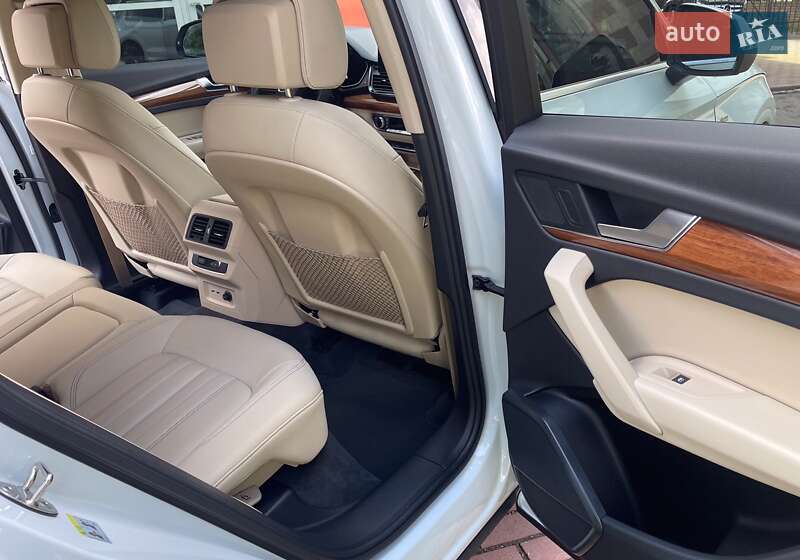 Внедорожник / Кроссовер Audi Q5 2021 в Киеве