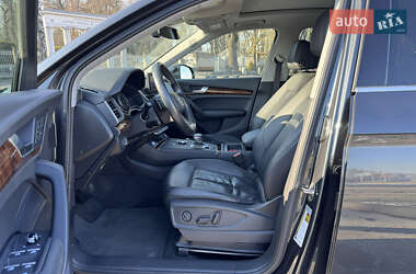 Внедорожник / Кроссовер Audi Q5 2018 в 