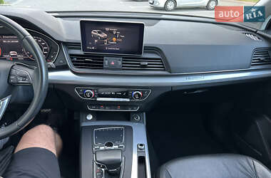 Внедорожник / Кроссовер Audi Q5 2017 в 
