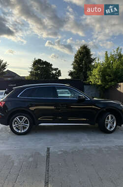 Внедорожник / Кроссовер Audi Q5 2017 в 