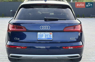 Внедорожник / Кроссовер Audi Q5 2018 в 