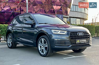 Внедорожник / Кроссовер Audi Q5 2018 в 