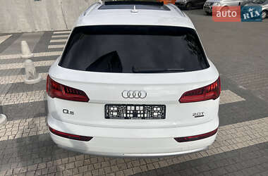 Внедорожник / Кроссовер Audi Q5 2017 в 