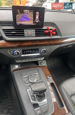 Внедорожник / Кроссовер Audi Q5 2017 в 