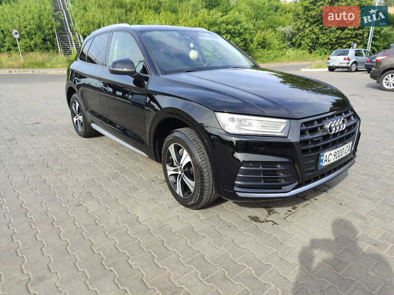 Внедорожник / Кроссовер Audi Q5 2018 в 