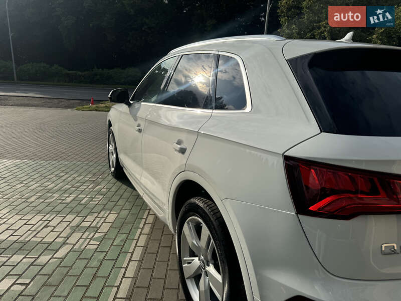 Позашляховик / Кросовер Audi Q5 2019 в Львові