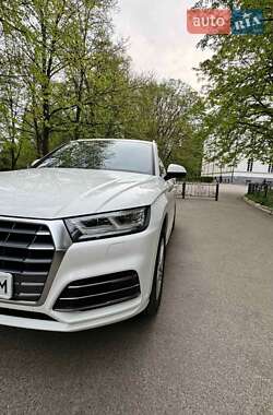 Позашляховик / Кросовер Audi Q5 2019 в 