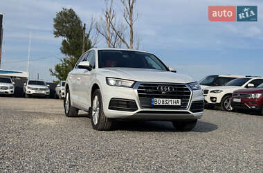 Внедорожник / Кроссовер Audi Q5 2018 в 