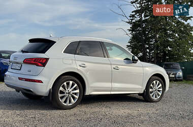 Внедорожник / Кроссовер Audi Q5 2018 в 