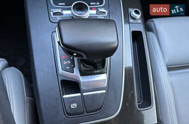 Внедорожник / Кроссовер Audi Q5 2018 в 