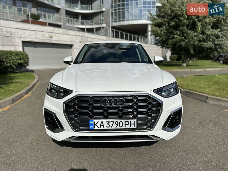 Внедорожник / Кроссовер Audi Q5 2021 в 