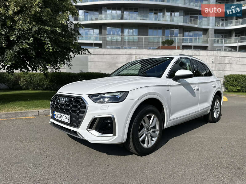 Внедорожник / Кроссовер Audi Q5 2021 в Киеве